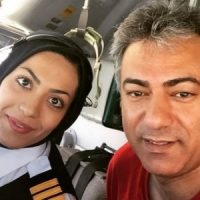 عکس محمدرضا هدایتی با خانم خلبان