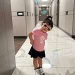 پرنسس کوچک سردار آزمون در کانون توجه / تیپ جدید و ژست جذاب “نورا” در یک محیط لاکچری سوژه فضای مجازی شد!